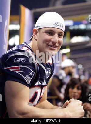 New England Patriots Rob Gronkowski spricht zu den Medien in den Super Bowl XLVI Media Day in Indianapolis, Indiana am 31. Januar 2012. Francis Specker Stockfoto