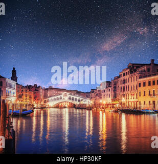 Stadtlandschaft. Rialto-Brücke in Venedig. Stockfoto