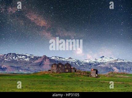 Fantastische Ansichten der Berge und Landschaften Islands Stockfoto