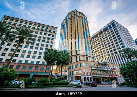 Gebäude entlang der Poydras Street in New Orleans, Louisiana. Stockfoto