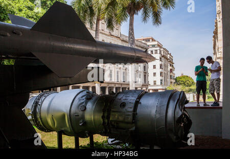 Motor für ein amerikanisches Flugzeug abgeschossen, und die Waffen verwendet, um ihn zu bringen nach unten, im Museum der Revolution (Museo De La Revolucion), Granma Denkmal, Stockfoto