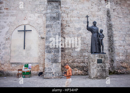 Statue von Fray Junipero Serra auf dem Plaza de San Francisco, in der Nähe der Basilica Menor de San Francisco de Asis, Habana Vieja, La Habana, Kuba Stockfoto