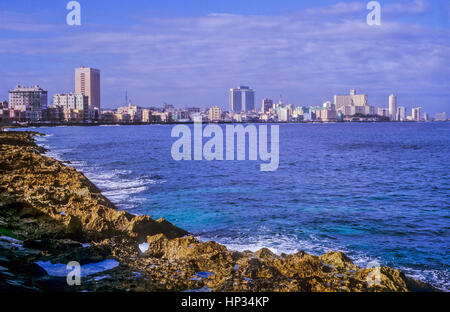 Skyline von Vedado, aus dem Malecón, La Habana, Kuba Stockfoto