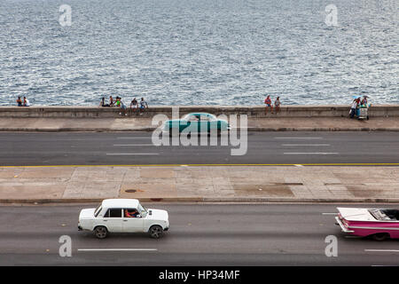 Oldtimer, Taxi, Taxi, Taxi, Taxi, Malecón, La Habana, Kuba Stockfoto