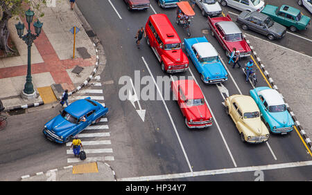 Alt, Jahrgang, Auto, Taxi, Taxi, Taxi, in Paseo Marti oder Paseo Prado, Verkehr, La Habana Vieja Bezirk, La Habana, Kuba Stockfoto