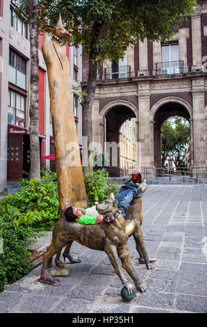 Skulptur in Plaza de Santo Domingo von Alejandro Colunga, Mexico City, Mexiko Stockfoto