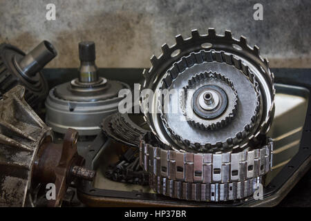 Detail der Auto-Motor-Teil hautnah. Getriebe-Reparatur Stockfoto