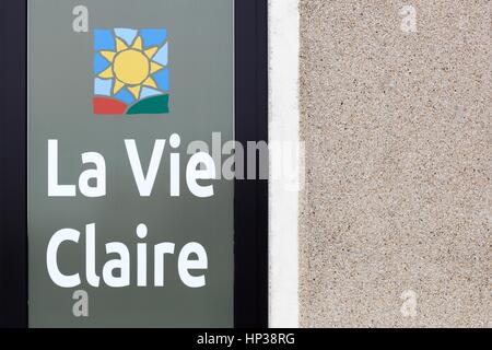 Villefranche, Frankreich - 29. Januar 2017: La vie Claire Logo auf Wand. La Vie Claire ist eine französische Kette von Gesundheit und Bio-Produkt-Shops Stockfoto