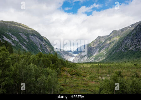 Einen schönen Blick auf Nigardsbreen Gletscher vom Besucherzentrum in Jostedal Stockfoto