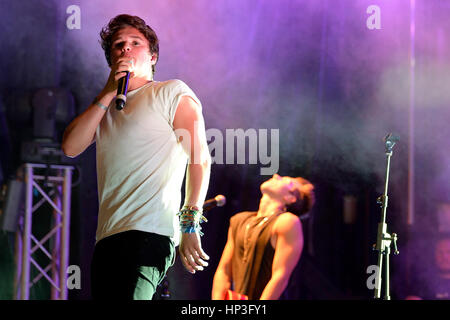 BARCELONA - 23 Mai: The Vamps (britische pop-Rockband) beim Primavera Pop Festival von Los 40 Principales am 23. Mai 2014 in Barcelona, Spanien. Stockfoto