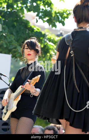 BARCELONA - 30 Mai: Dum Dum Girls (Rock-Band aus Los Angeles) in Konzert im Heineken Primavera Sound Festival 2014 (PS14) am 30. Mai 2014 in Barcelon Stockfoto