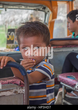 Santo Tomas, Peru - 17. Mai 2016: Portrait eines kleinen Jungen - ein Einwohner von Peru. Stockfoto