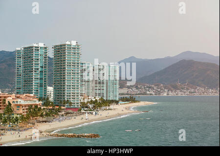 Hafen Puerto Vallarta in Mexiko. Küste von Mexiko Resort mit modernen Hotels. Panorama der tropischen resort Stockfoto