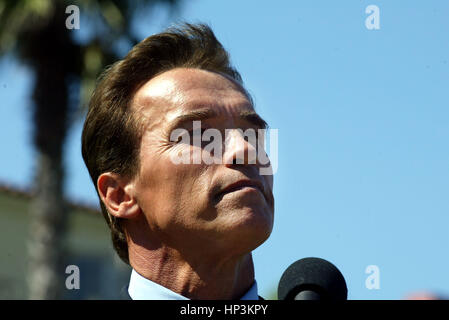 California gubernatorial Anwärter Arnold Schwarzenegger auf einer Pressekonferenz im Ritz-Carlton Hotel in Dana Point, Kalifornien auf Freitag, 5. September 2003. Foto von Francis Specker Stockfoto