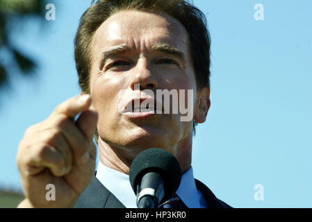 California gubernatorial Anwärter Arnold Schwarzenegger auf einer Pressekonferenz im Ritz-Carlton Hotel in Dana Point, Kalifornien auf Freitag, 5. September 2003. Foto von Francis Specker Stockfoto