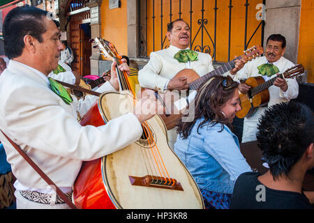 Mariachis spielt Musik, Plaza Garibaldi, Platz, Mexiko-Stadt, Mexiko Stockfoto