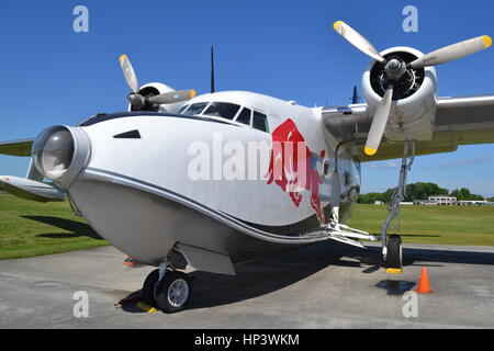 "Red Bull" HU-16 Grumman Albatros, Gatlinburg-Pigeon Forge Flughafen, Tennessee Stockfoto