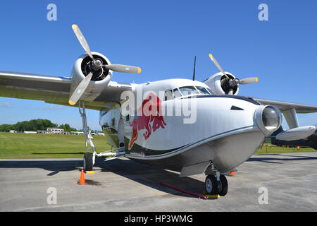 "Red Bull" HU-16 Grumman Albatros, Gatlinburg-Pigeon Forge Flughafen, Tennessee Stockfoto