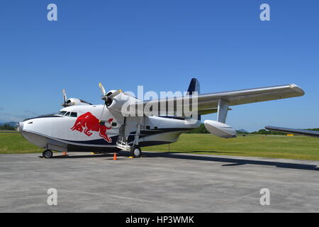 "Red Bull" HU-16 Grumman Albatros, Gatlinburg-Pigeon Forge Flughafen, Tennessee Stockfoto