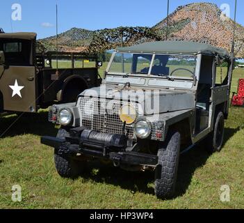 Dieses 1/2 Tonnen schwere leichte Militärfahrzeug von Land Rover wurde während einer Rallye im Tennessee Air Museum ausgestellt Stockfoto