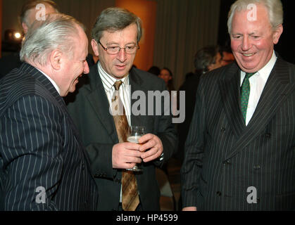 (L, R) ehemaligen luxemburgischen Premierminister Gaston Edmont Thorn, Jean-Claude Juncker und Jacques Santer siehe RTL tv Feier 29.05.2004 Stockfoto