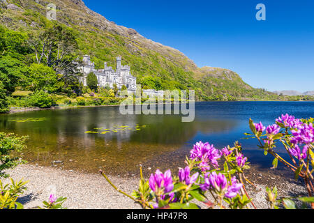 Kylemore Abbey ein Benediktinerkloster, gegründet im Jahr 1920 auf dem Gelände Kylemore Castle, Connemara, County Galway, Irland, Europa. Stockfoto