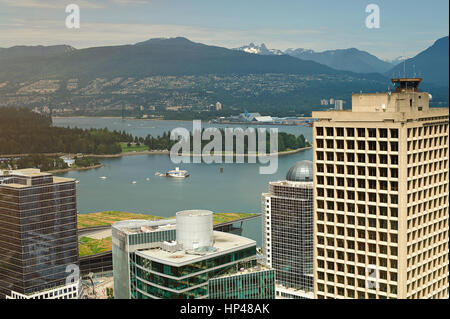 Stadtbild der Innenstadt von Vancouver Luftbild auf Bay. Städtische Gebäude in Kanada Panorama Stockfoto