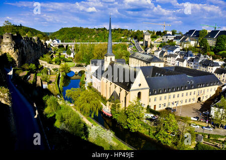 Neimënster: Blick auf Bock-Kasematte und Fluss Alzette, Luxemburg, Luxemburg. (Unesco-Weltkulturerbe) Stockfoto