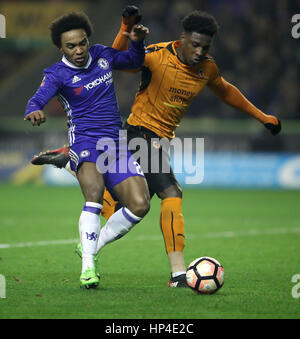 Chelseas Willian (links) und Wolverhampton Wanderers Kortney Hause Kampf um den Ball während des Emirates FA Cup, fünfte Vorrundenspiel bei Molineux, Wolverhampton. Stockfoto