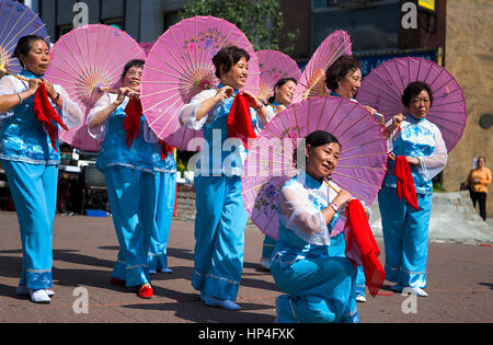 Chinatown. traditionelle Performance von Chinatown Amateur im Kunstverein Confucius Plaza, New York City, USA Stockfoto