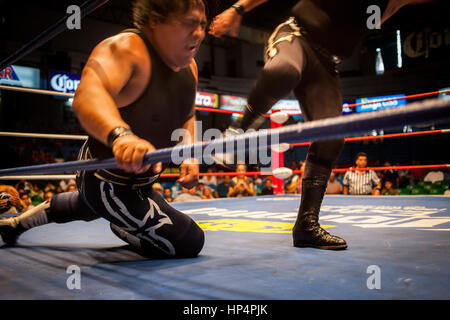 Ringer durchführen in einem Lucha Libre-Event in Guadalajara Arena Coliseo, Guadalajara, Jalisco, Mexiko Stockfoto