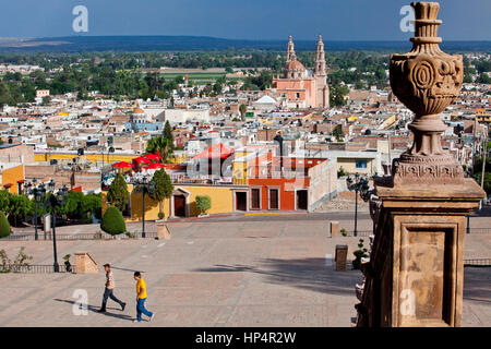 Blick vom "El Calvario´. Im Hintergrund Parroquia De La Asunción de María, Lagos de Moreno, Jalisco, Mexiko Stockfoto