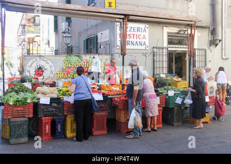 Markt in Civitiavecchia, Italien Stockfoto