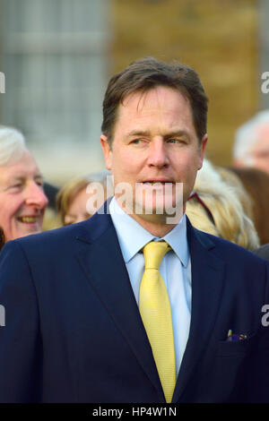 Nick Clegg MP (LibDem) bei einer Veranstaltung am College Green, Westminster begrüßen neu gewählte MP... Stockfoto
