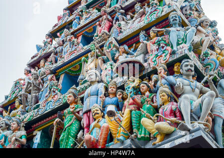 Dach des Sri Veeramakaliamman Tempel in Little India, einer der ältesten Tempel von Singapur Stockfoto