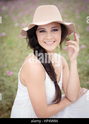 High School Senior schießen Standort im freien Stockfoto