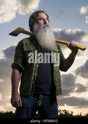 Holzfäller mit Axt-Porträt Stockfoto