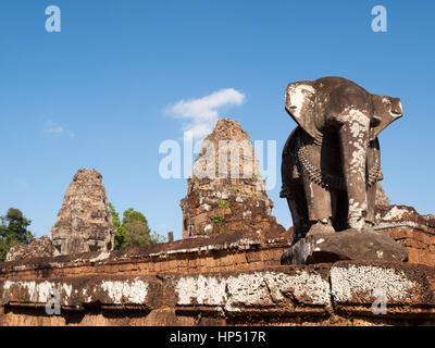 Östliche Mebon, Siem Reap, Kambodscha - von Rajendravarman II errichtet wird bewacht von vier Elefanten in der Basis Stockfoto