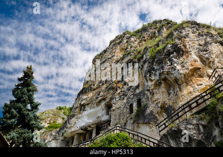 Das Rock-Kloster St Dimitrii von Basarbovo Stockfoto