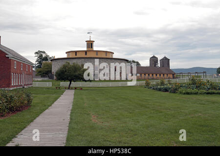 Der Runde Stein Scheune, gebaut im Jahr 1826, in Hancock Shaker Village, Hancock, Massachusetts, USA. Stockfoto