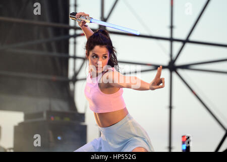 VALENCIA, Spanien - 4 APR: Javiera Mena (Musiker) führt auf MBC Fest am 4. April 2015 in Valencia, Spanien. Stockfoto