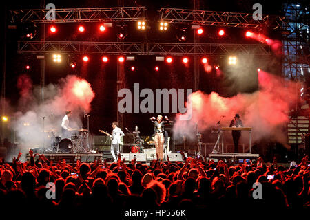 VALENCIA, Spanien - 5 APR: Menschenmenge sehen Sie ein Konzert beim MBC-Fest am 5. April 2015 in Valencia, Spanien. Stockfoto