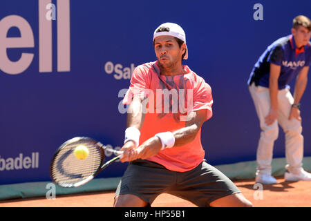 BARCELONA - 21 APR: Fernando Verdasco (spanischer Tennisspieler) spielt bei der ATP Barcelona Open Banc Sabadell Conde de Godo-Turnier am 21. April 2015 Stockfoto