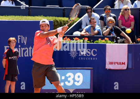 BARCELONA - 21 APR: Fernando Verdasco (spanischer Tennisspieler) spielt bei der ATP Barcelona Open Banc Sabadell Conde de Godo-Turnier am 21. April 2015 Stockfoto