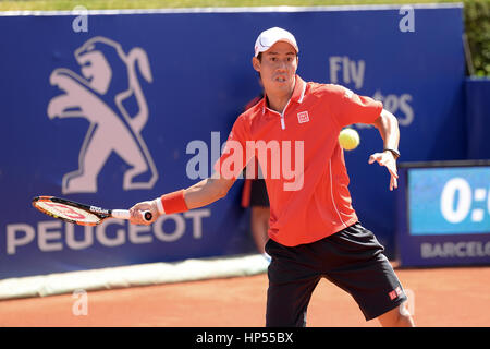 BARCELONA - 21 APR: Kei Nishikori (Tennisspieler aus Japan) spielt bei der ATP Barcelona Open Banc Sabadell Conde de Godo-Turnier am 21. April 2015 Stockfoto