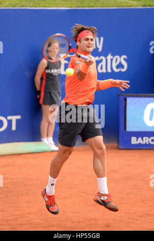 BARCELONA - 24 APR: David Ferrer (spanischer Tennisspieler) feiert einen Sieg auf der ATP Barcelona Open Banc Sabadell Conde de Godo-Turnier am Degen Stockfoto