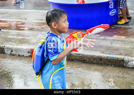 Chiang Rai, Thailand - 12. April 2015: Das Songkran Festival oder thailändische Neujahrsfest. Songkran ist bekannt für seine Wasser-Festival. Stockfoto