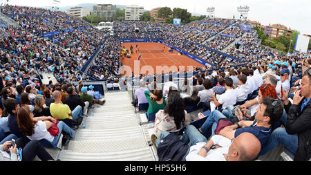 BARCELONA - 26 APR: Zuschauer beim ATP Barcelona Open Banc Sabadell Conde de Godo-Turnier am 26. April 2015 in Barcelona, Spanien. Stockfoto