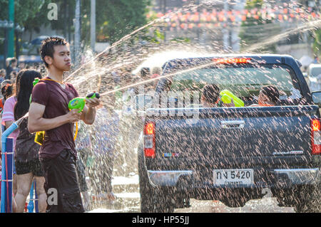 Chiang Rai, Thailand - 12. April 2015: Das Songkran Festival oder thailändische Neujahrsfest. Songkran ist bekannt für seine Wasser-Festival. Stockfoto