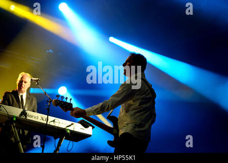 BARCELONA - 27 Mai: Orchestral Manoeuvres in the Dark, auch bekannt als OMD (Band) führt auf Primavera Sound Festival 2015, ATP-Bühne am 27 Mai 201 Stockfoto